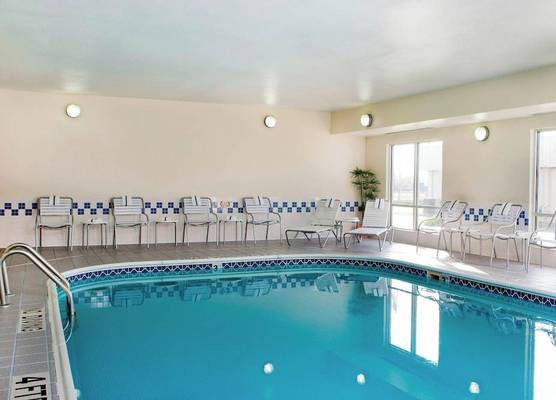 Fairfield Inn & Suites by Marriott Champaign 1