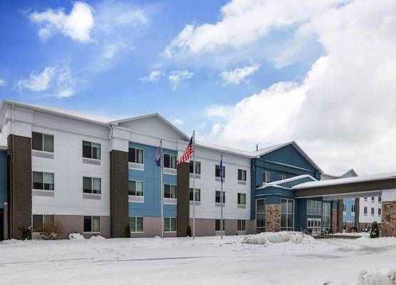 Comfort Inn & Suites 1