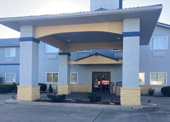 Super 8 by Wyndham Martinsville 1