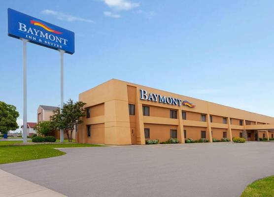 Baymont by Wyndham Green Bay 1