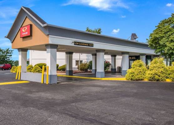 Econo Lodge Inn & Suites Chambersburg Central 1