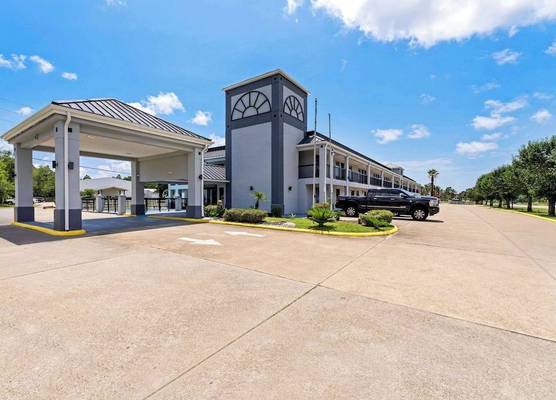 Econo Lodge Inn & Suites Ocean Springs - Biloxi 1