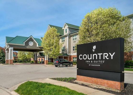 Country Inn & Suites by Radisson, Rossford - Toledo South 1