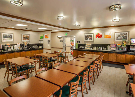 Quality Inn & Suites Biltmore East 1