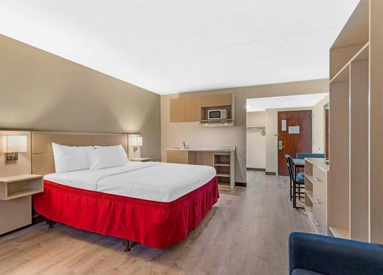 MainStay Suites Lansing West 1