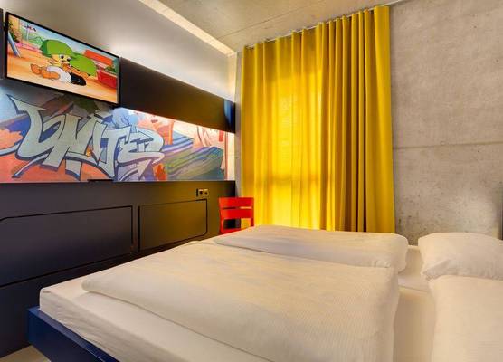 MEININGER Hotel Berlin East Side Gallery 1