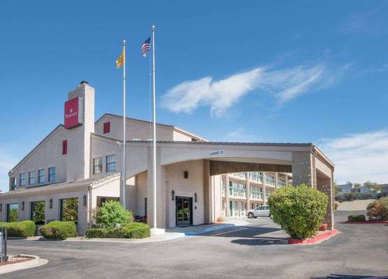 Ramada by Wyndham Albuquerque Airport 1