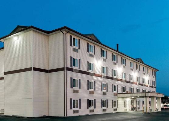 Super 8 by Wyndham Springfield East 1