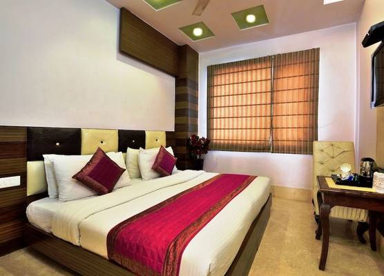 Hotel Taksh Inn 1