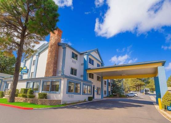 Days Inn & Suites by Wyndham East Flagstaff 1