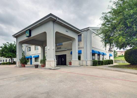 Quality Inn & Suites Grand Prairie South 1