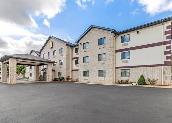 Super 8 by Wyndham Uniontown PA 1