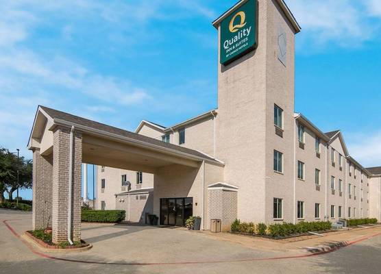 Quality Inn & Suites Roanoke - Fort Worth North 1