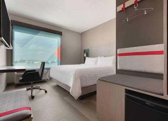 avid hotel PUEBLO NORTH by IHG 1