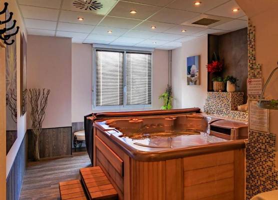 Logis Central Hôtel - Restaurant & Spa 1
