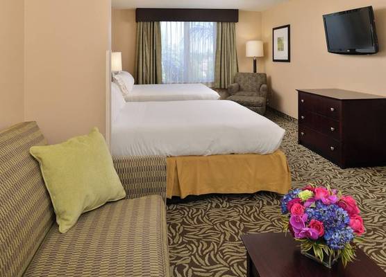Holiday Inn Express & Suites FRESNO (RIVER PARK) HWY 41 by IHG 1
