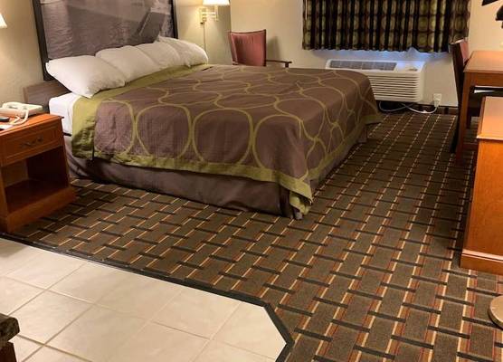 Super 8 by Wyndham Valparaiso 1