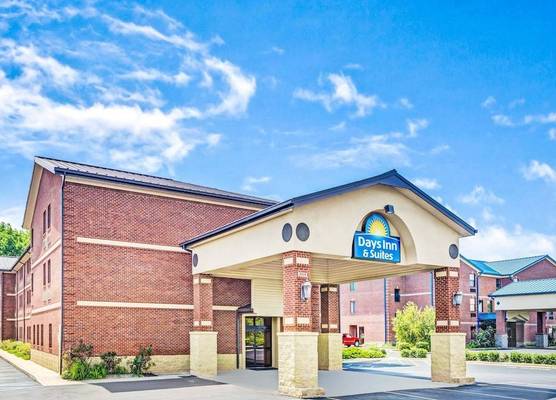Days Inn & Suites by Wyndham Jeffersonville IN 1