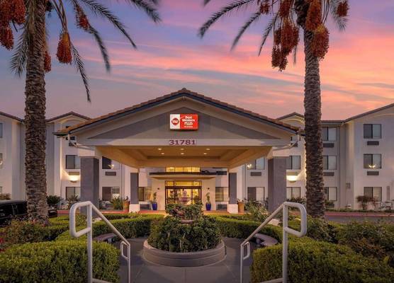 Best Western Plus Lake Elsinore Inn & Suites 1