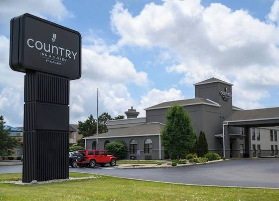 Country Inn & Suites by Radisson, Greenfield, IN 1
