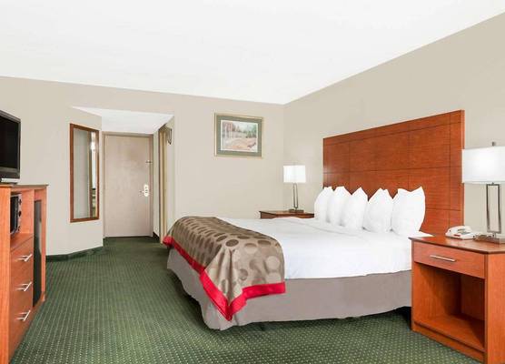 Ramada by Wyndham Lexington North Hotel & Conference Center 1