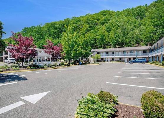 Americas Best Value Inn Torrington CT 1