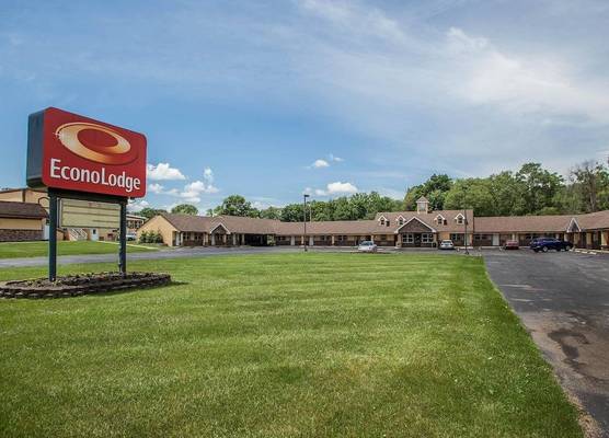 Econo Lodge Newton 1