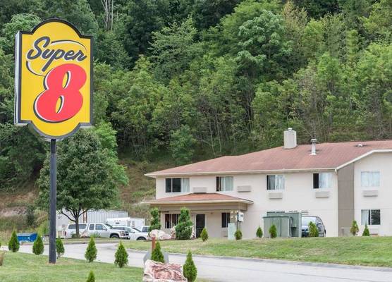 Super 8 by Wyndham Pittsburgh/Monroeville 1