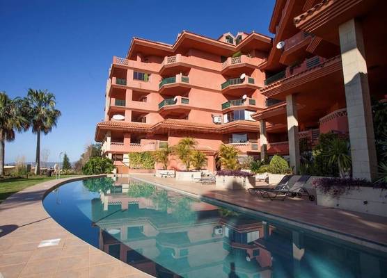 Penthouse M Reserva del Higueron 3 BEDROOMS. TRANSFER to the Beach and Train station. JACUZZI. WIFI. 2 PARKING. 2 SWIMMING POOL 1