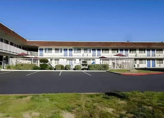 Super 8 by Wyndham Turlock 1
