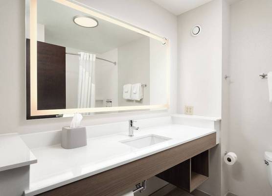 Holiday Inn Express & Suites NEWPORT SOUTH by IHG 1