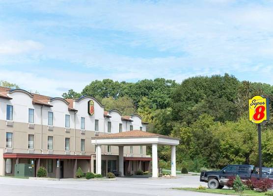 Super 8 by Wyndham Beaver Falls 1