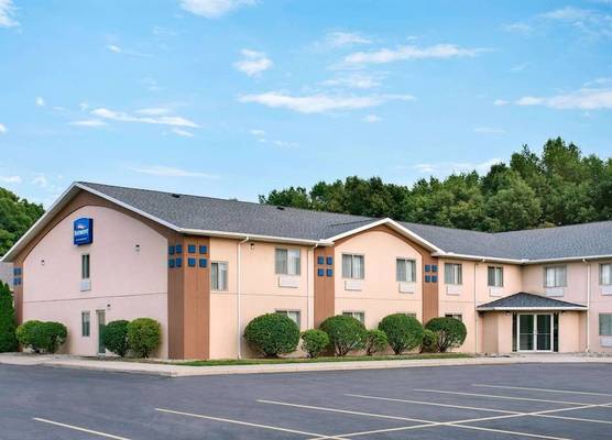 Baymont Toledo Airport Hotel Swanton 1