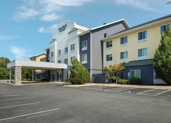 Fairfield Inn and Suites by Marriott South Boston 1