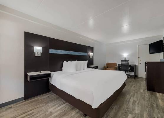 Quality Inn & Suites Airport 1
