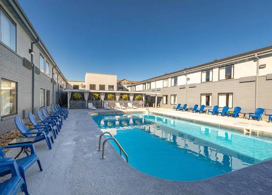 THE BRANSINN Entertainment District 1