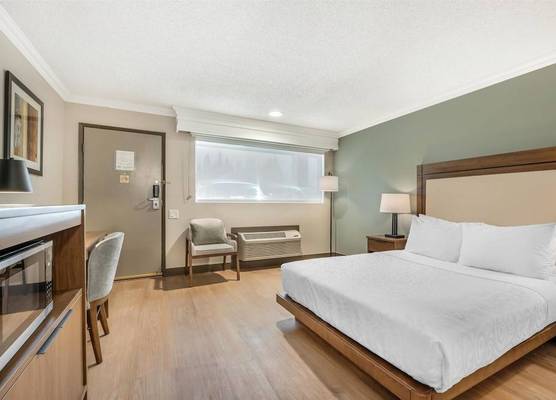 Best Western PLUS Burnaby Hotel 1