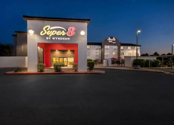 Super 8 by Wyndham Mesa Gilbert 1