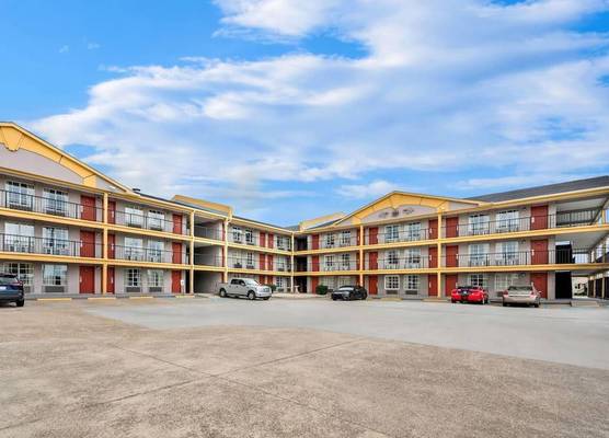 Super 8 by Wyndham Metairie 1