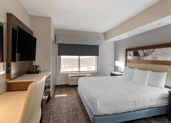 Best Western Premier Liberty Inn & Suites 1