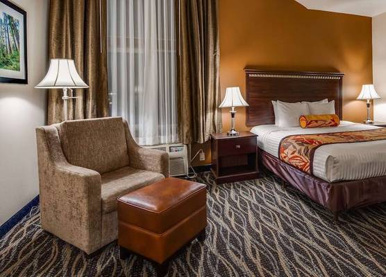 Best Western Plus Battleground Inn & Suites 1