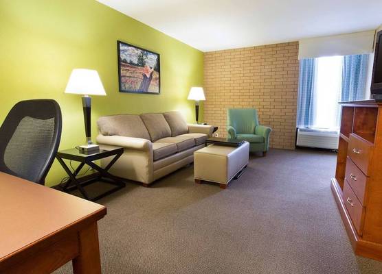 Heritage Inn Suites Houston Sugar Land, Trademark by Wyndham 1