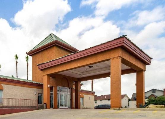 Econo Lodge Inn & Suites Eagle Pass 1