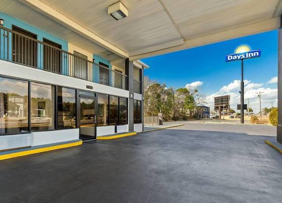 Days Inn by Wyndham Ocean Springs 1