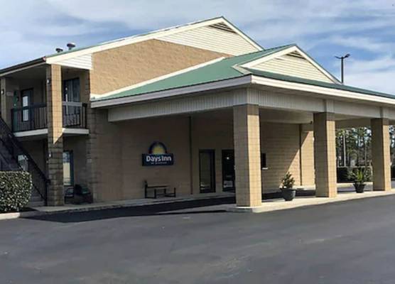 Days Inn by Wyndham Cape Carteret 1