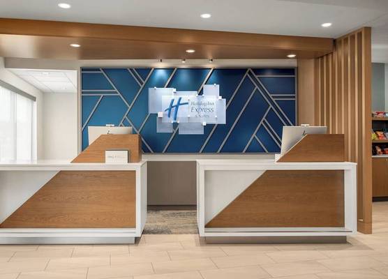 Holiday Inn Express & Suites Overland Park South by IHG 1