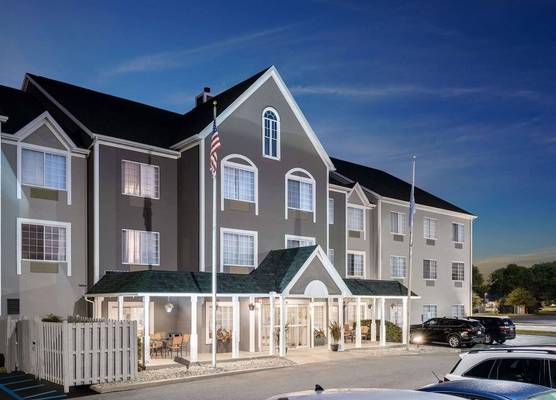 Country Inn & Suites by Radisson, Maumee - Toledo 1