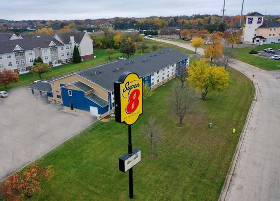 Super 8 by Wyndham Rockford I-90 Casino District 1