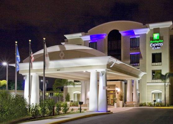 Holiday Inn Express & Suites TAMPA -USF-BUSCH GARDENS by IHG 1