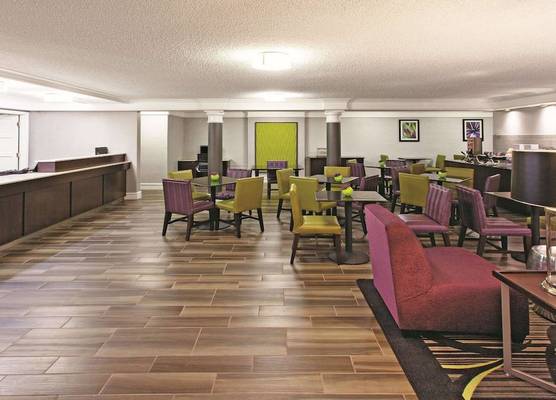 La Quinta Inn by Wyndham Fresno Yosemite 1
